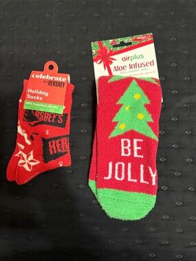 Red 'Be Jolly' Aloe-Infused Holiday Socks